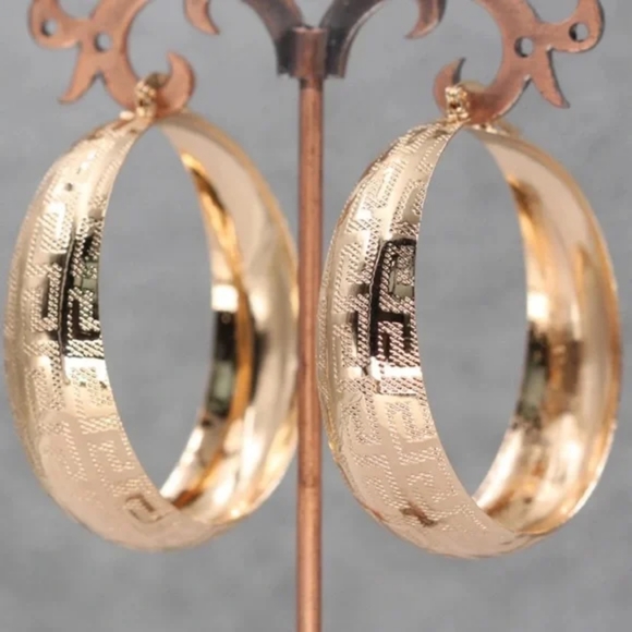 New Gold Round 4.5 cm Diameter Hoop Earrings - Picture 2 of 5